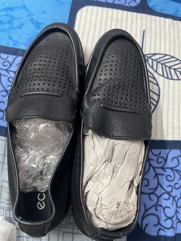 ECCO Black Leather Loafers