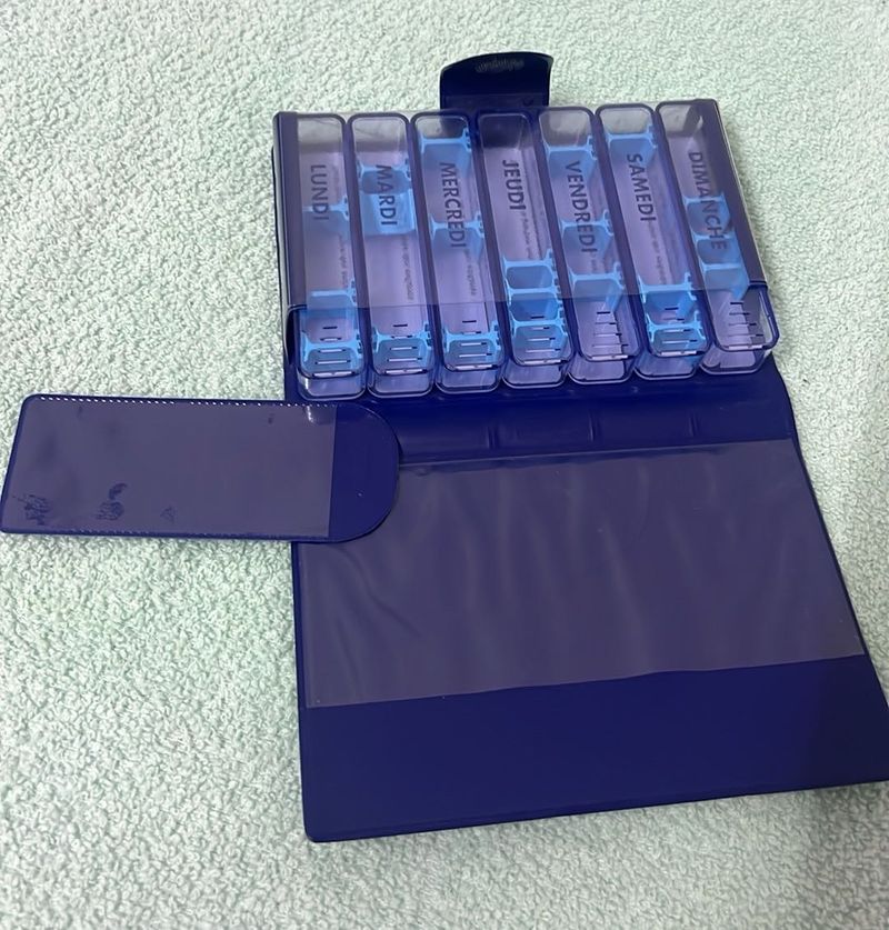 Pill Organizer Box In French 🇫🇷