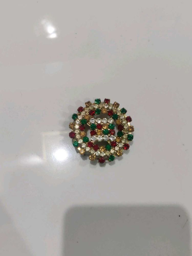 Vintage Rhinestone Christmas Wreath Brooch