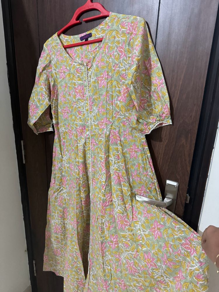 Srishti Women Kurta In Size S