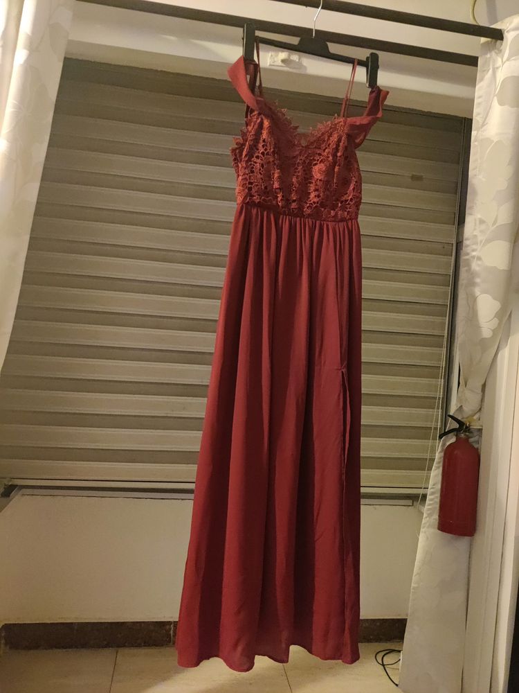 Belle Could Shoulder Lace Long Dress With Slit