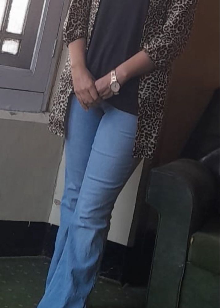 Jeans Along With Tiger Printed Short Shrug