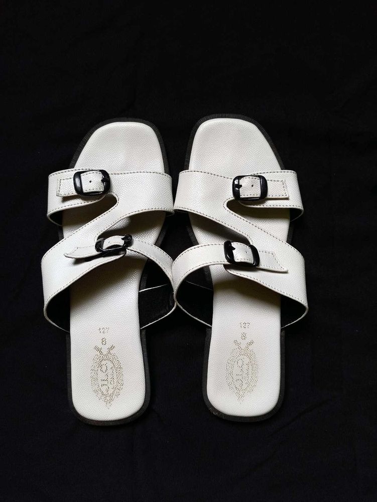 White Sandal/Flat.