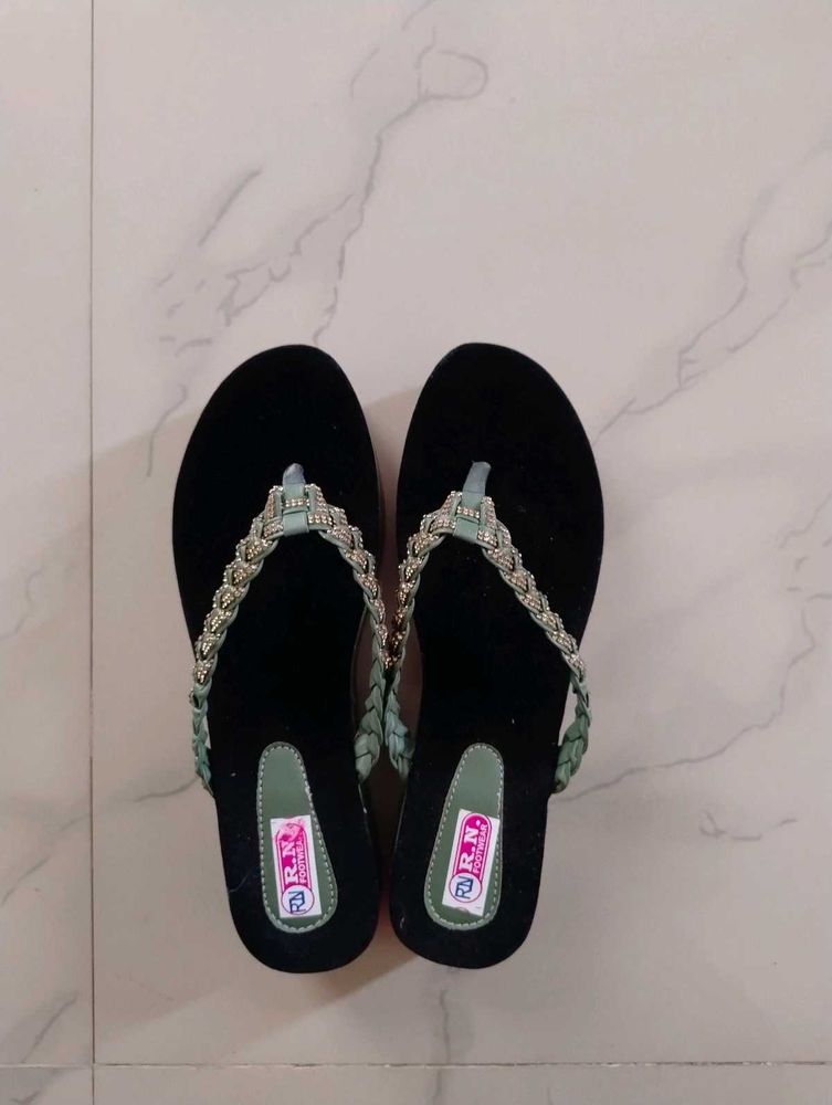 Stylish Women&#39;s Sandals