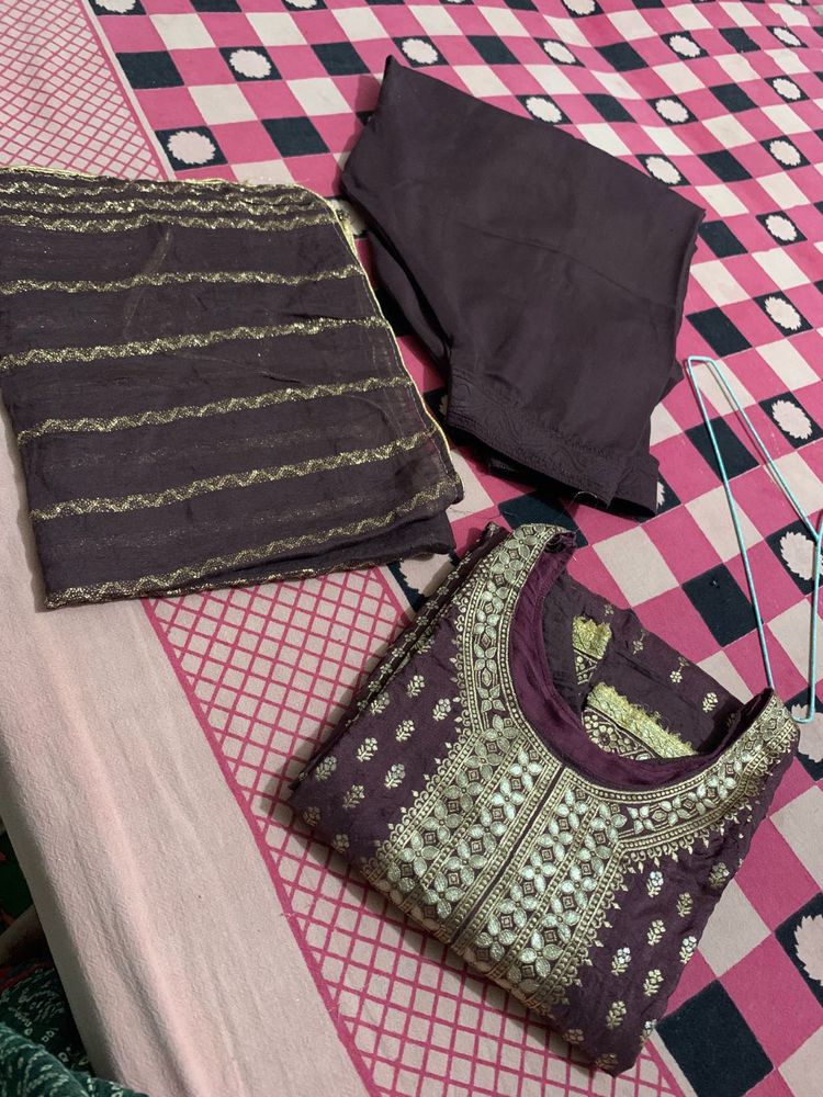 Beautiful Suit With Freebies