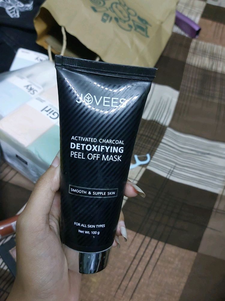 Jovees - Activated Charcoal Detoxifying Peel Off Mask (For All Skin Types)