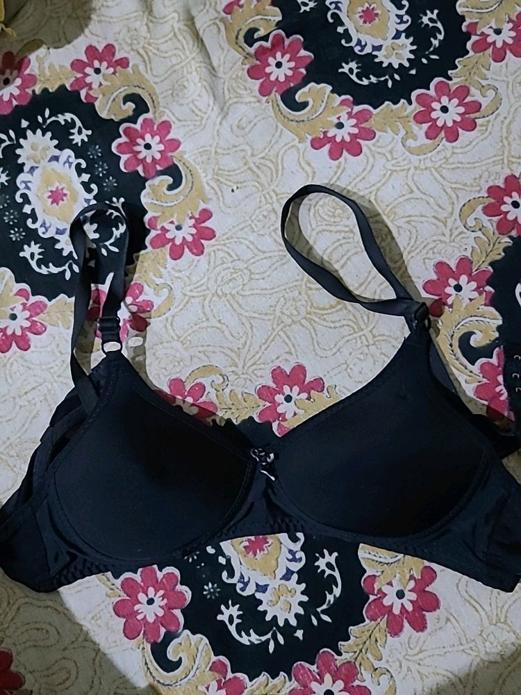 Black padded bra