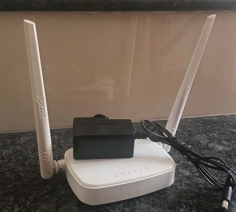 Tenda N301 Single Band Router With Adapter