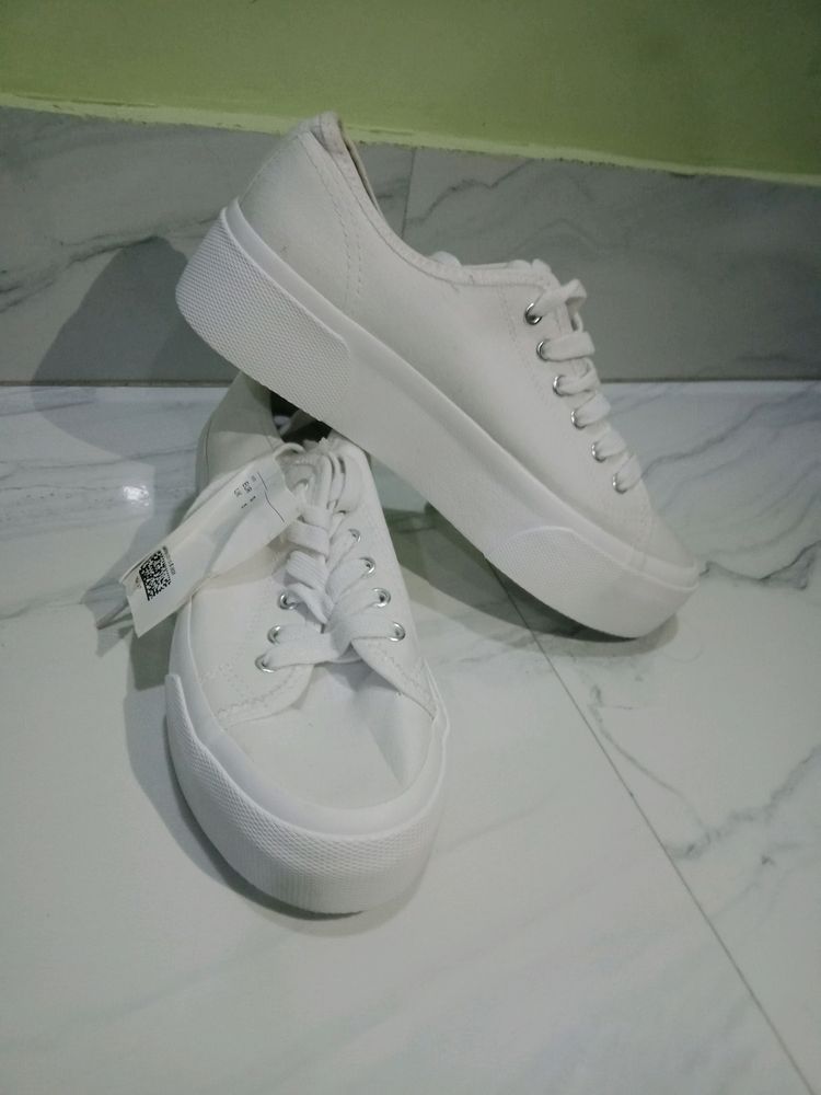 White Sneaker H&amp;M Brand