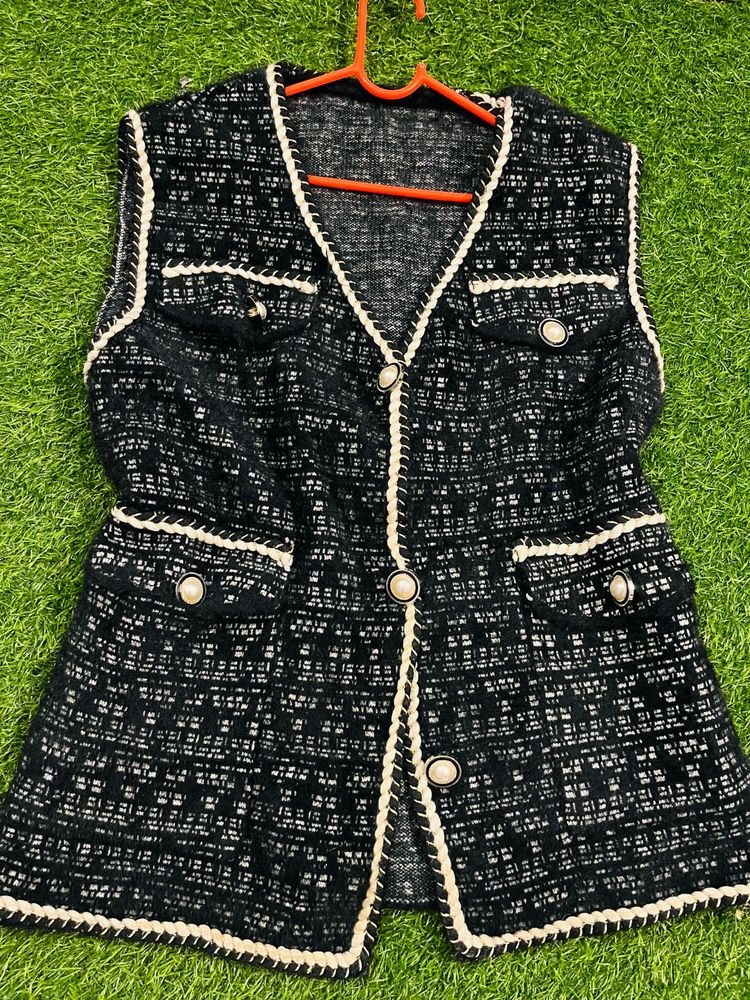 Chic Tweed Vest