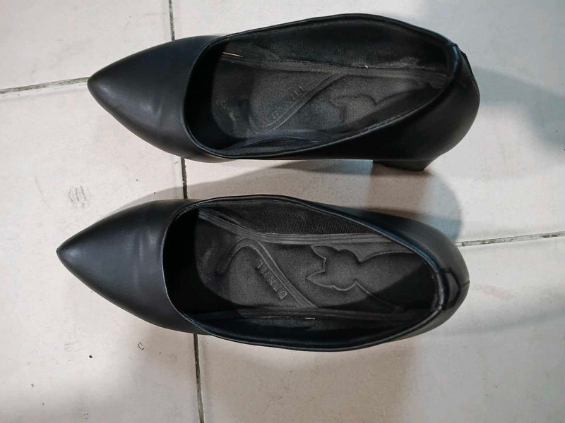 Black Pointed Toe Heels