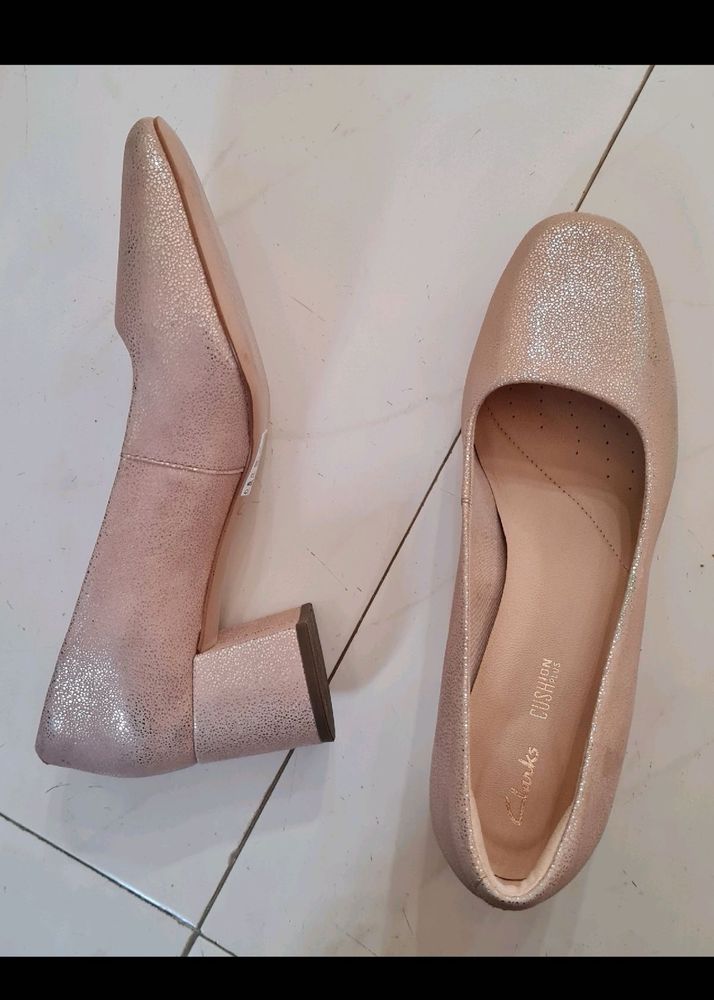 🔥PRICE DOWN 🔥Brand New Rosegold Clarks Pump Heel