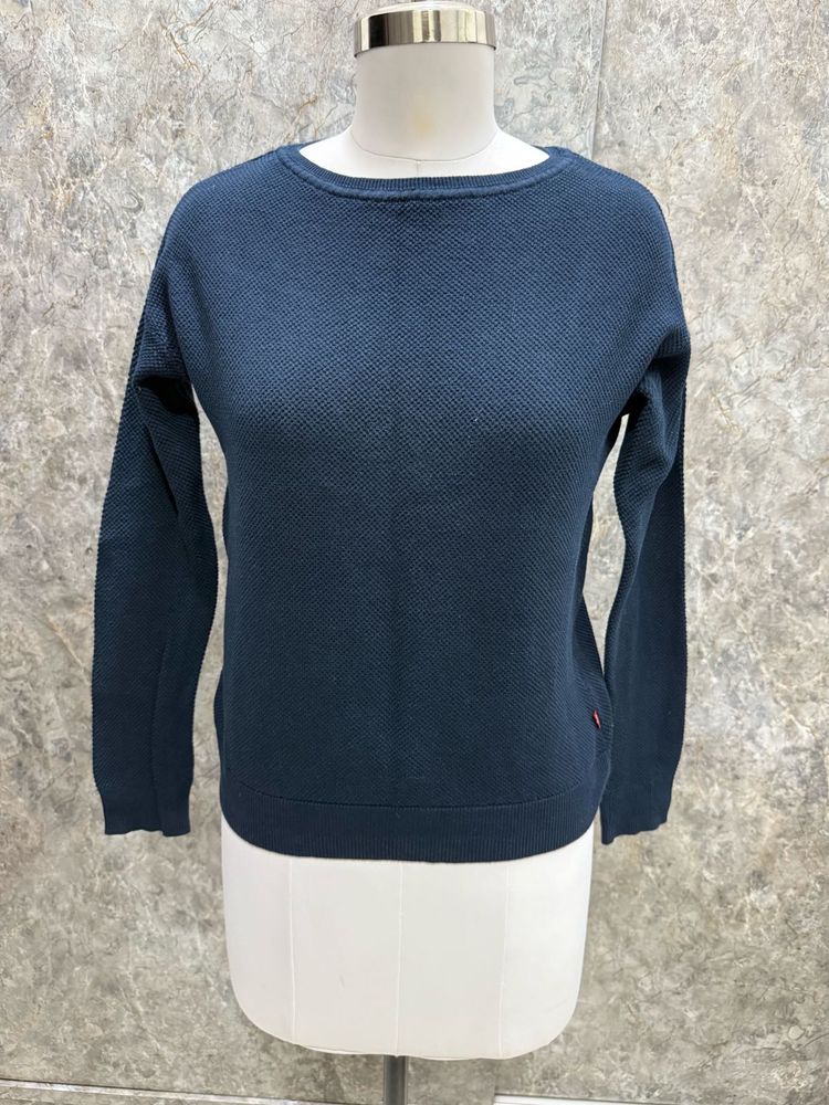 Levi’s Blue Top