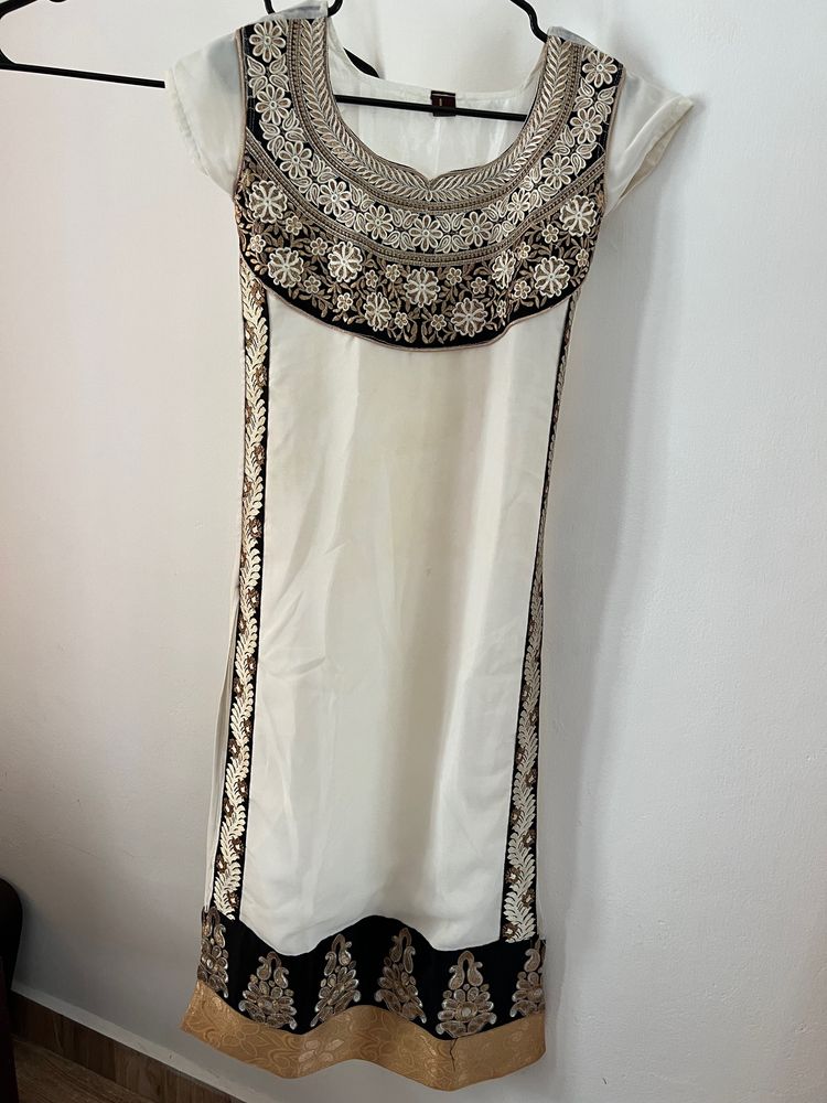 Off White Kurti With Machine Embroidery | XS | Sli