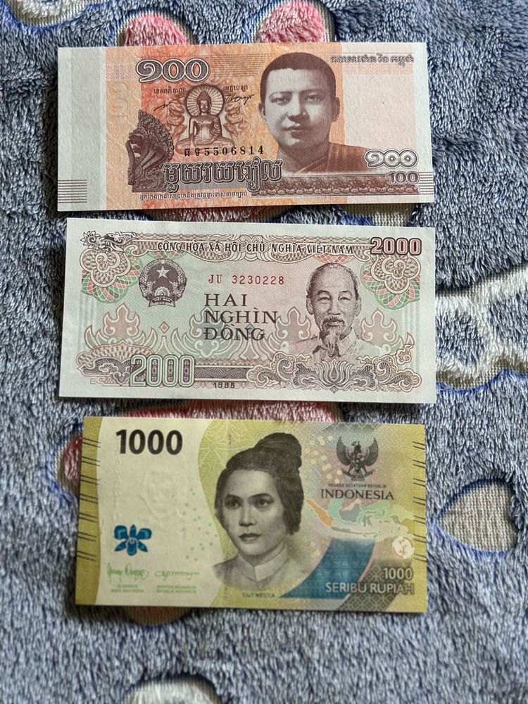 3 foreign currency note UNC banknote