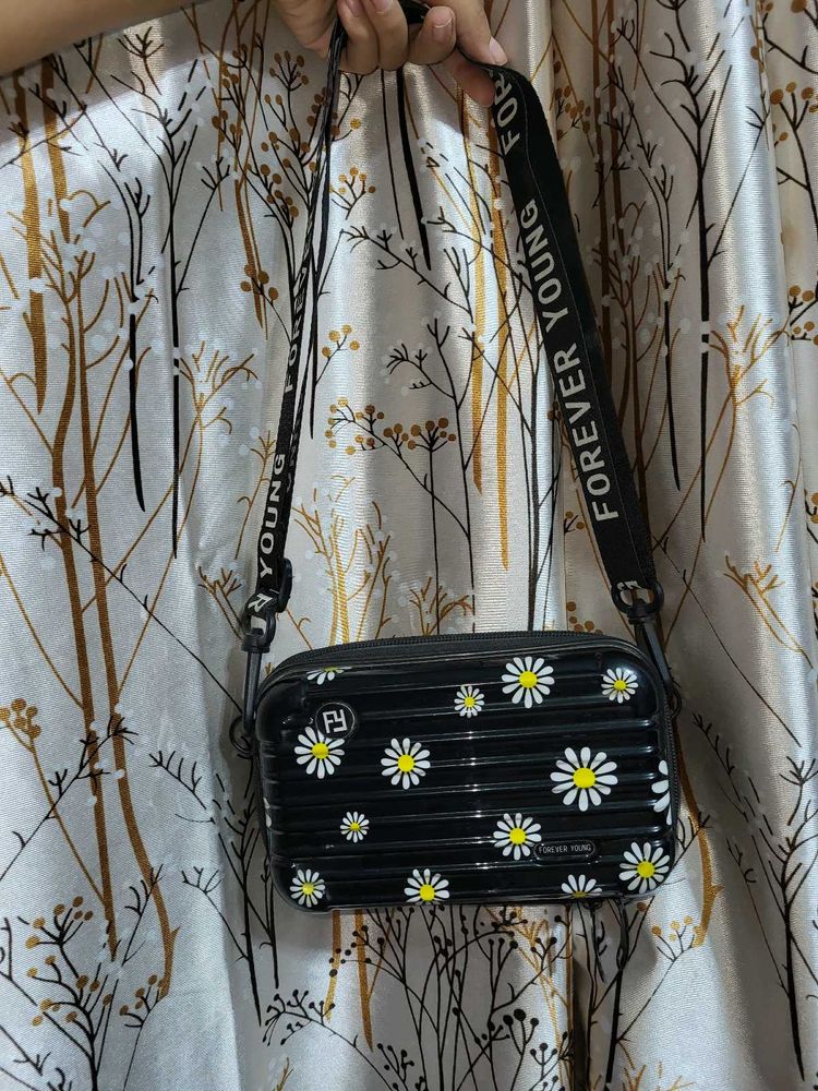 Trendy Sling Bag / Clutch 👝