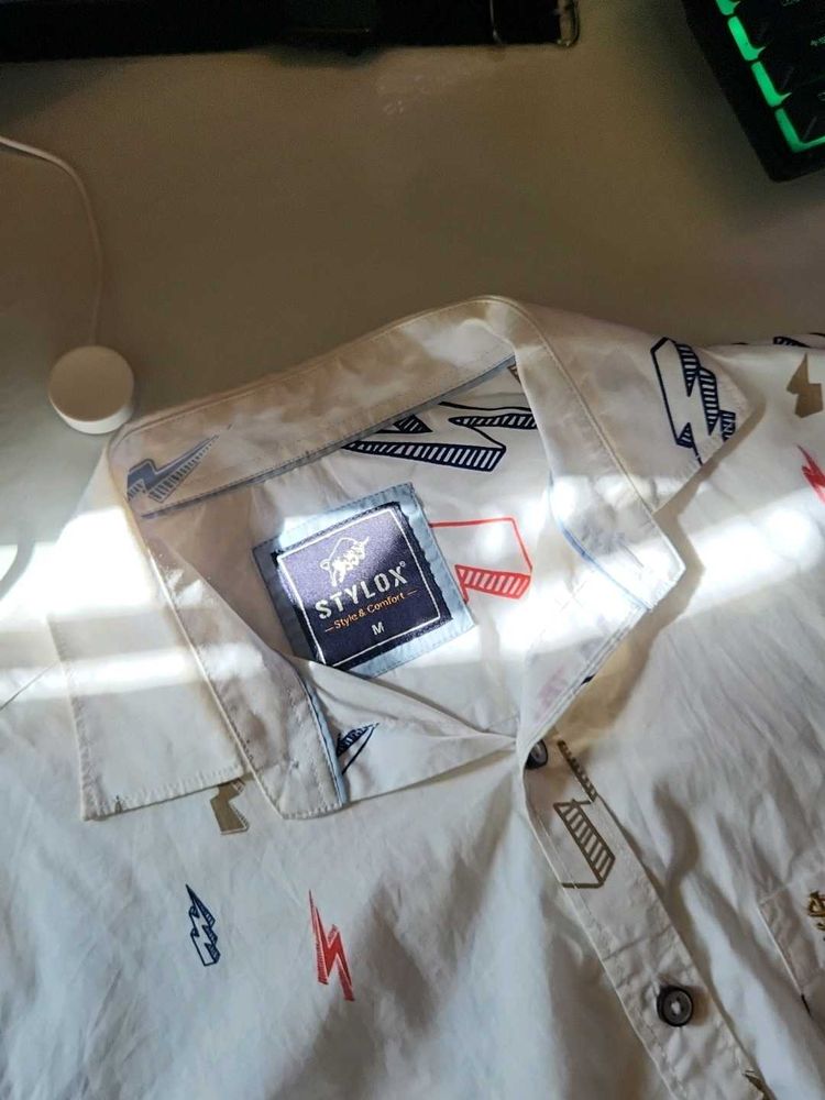 White Shirt With Small Patterns
