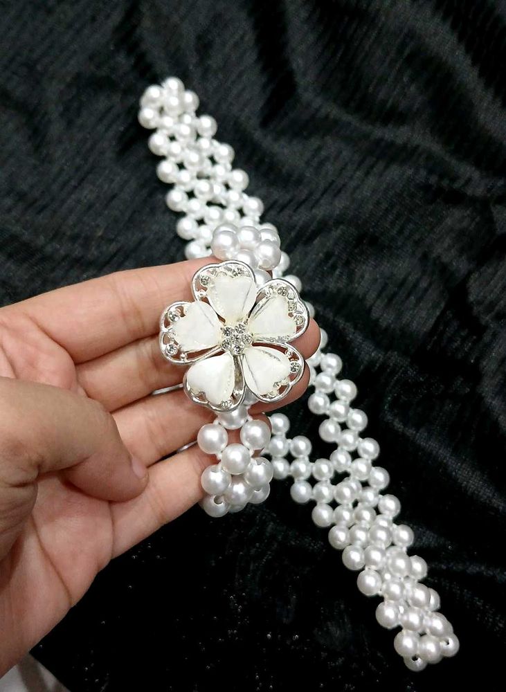 Elegant Pearl Waist Belt with Floral Clasp ❤️