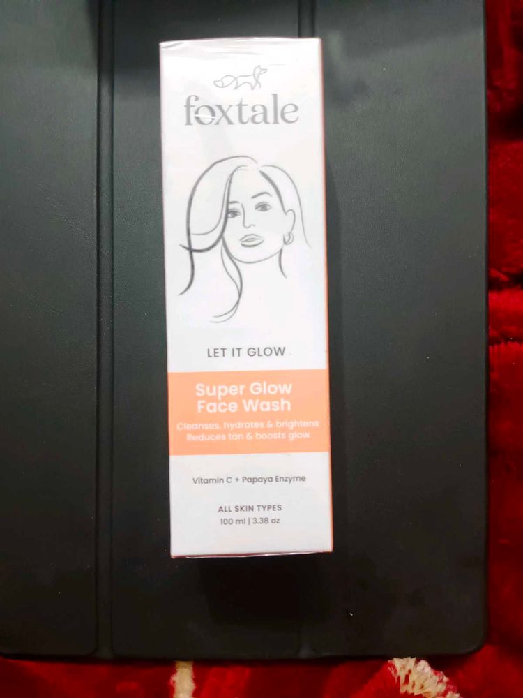 Foxtale Super Glow Face Wash