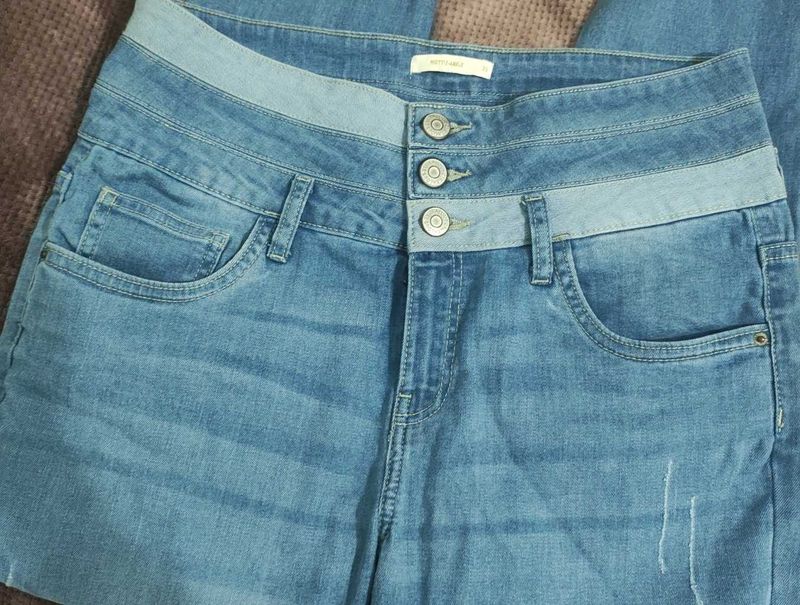 Stylish Light Wash Jeans