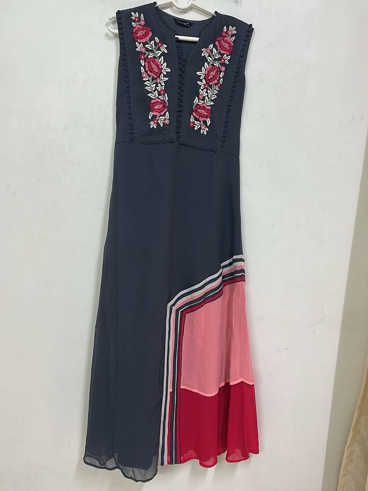 Chic Sleeveless Maxi Dress