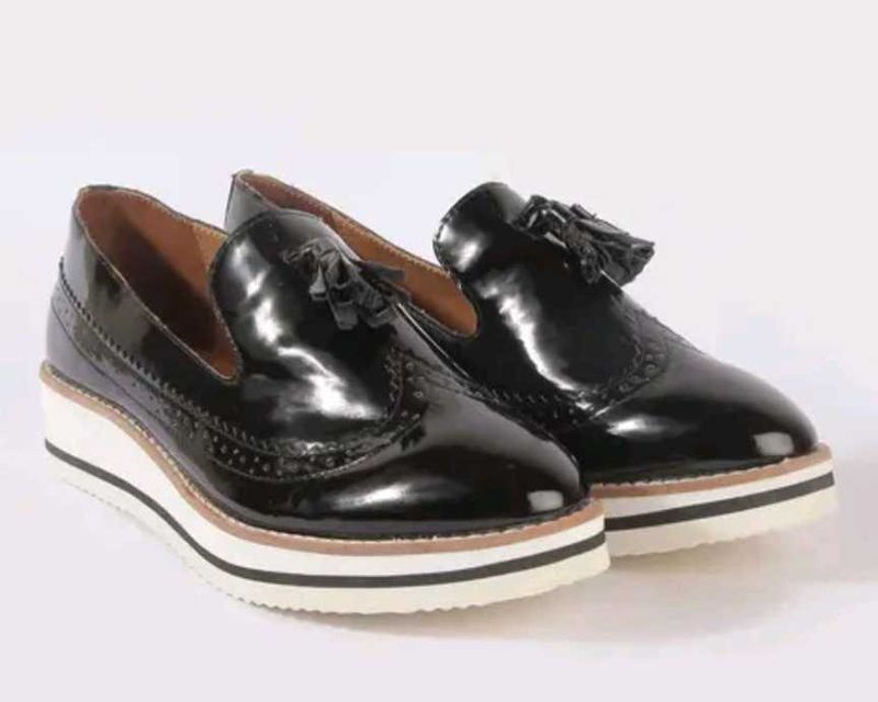 Black style Derby