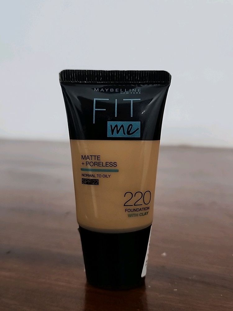 Maybelline 220 Fit Me Foundation