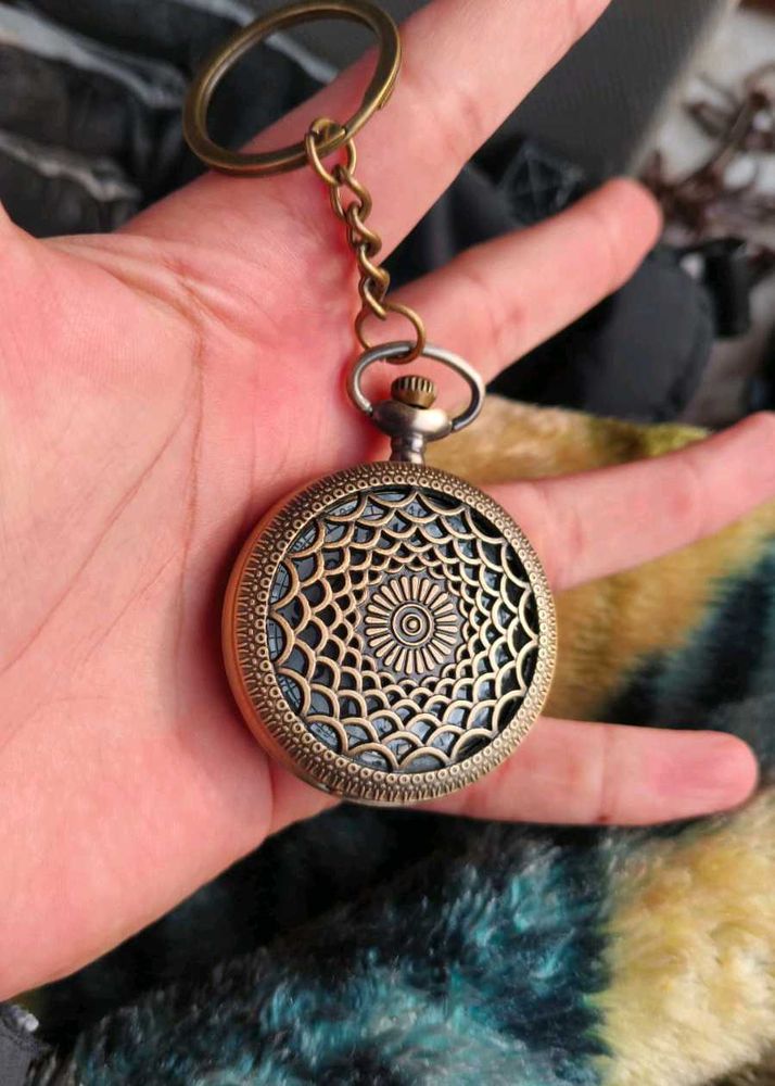 Vintage Style Pocket Watch Keychain