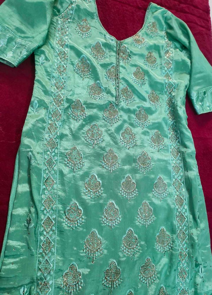 Beautiful Chinon Kurta Set With Sirowsky Work