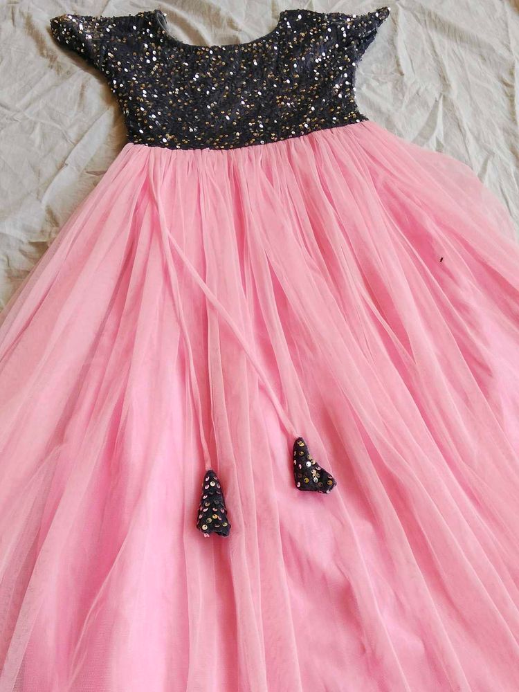 Pretty Glomours Women Gown💝