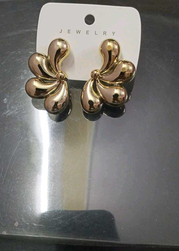 Gold Flower Earrings