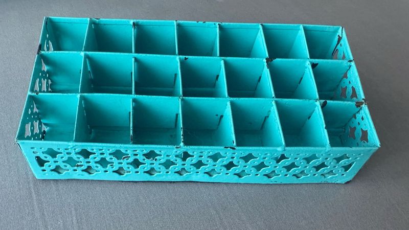 Aqua Metal Lipstick Organizer