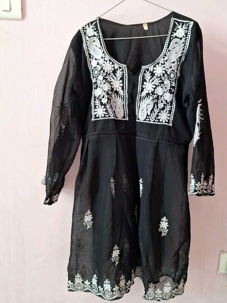 Elegant Black &amp; White Embroidered Tunic Top