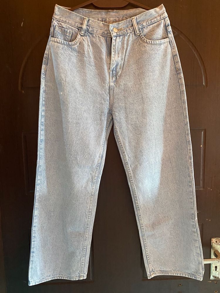 STRAIGHT LEG JEANS