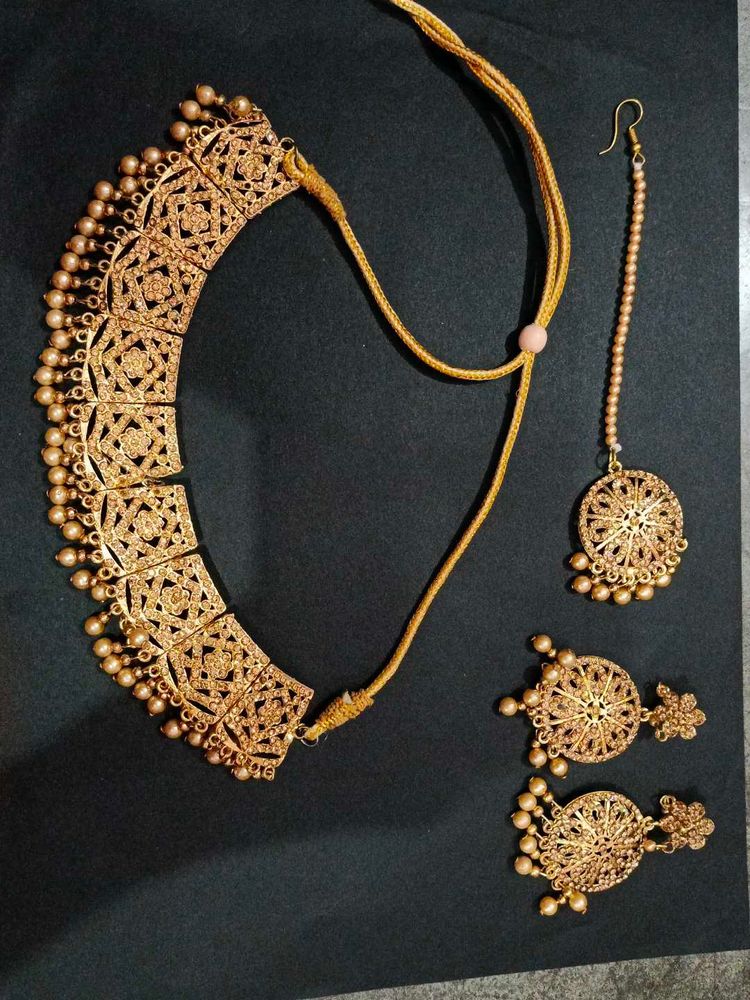 gold jewellery for traditional fit! at low price