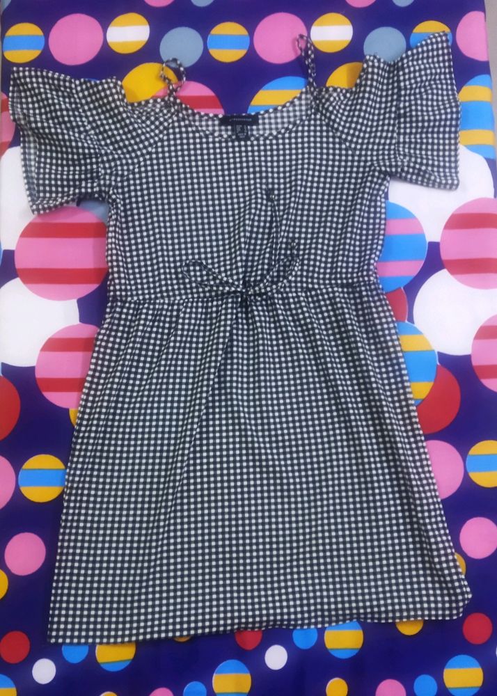 Size: S.   | Length 28 | Colour: B&amp;W|