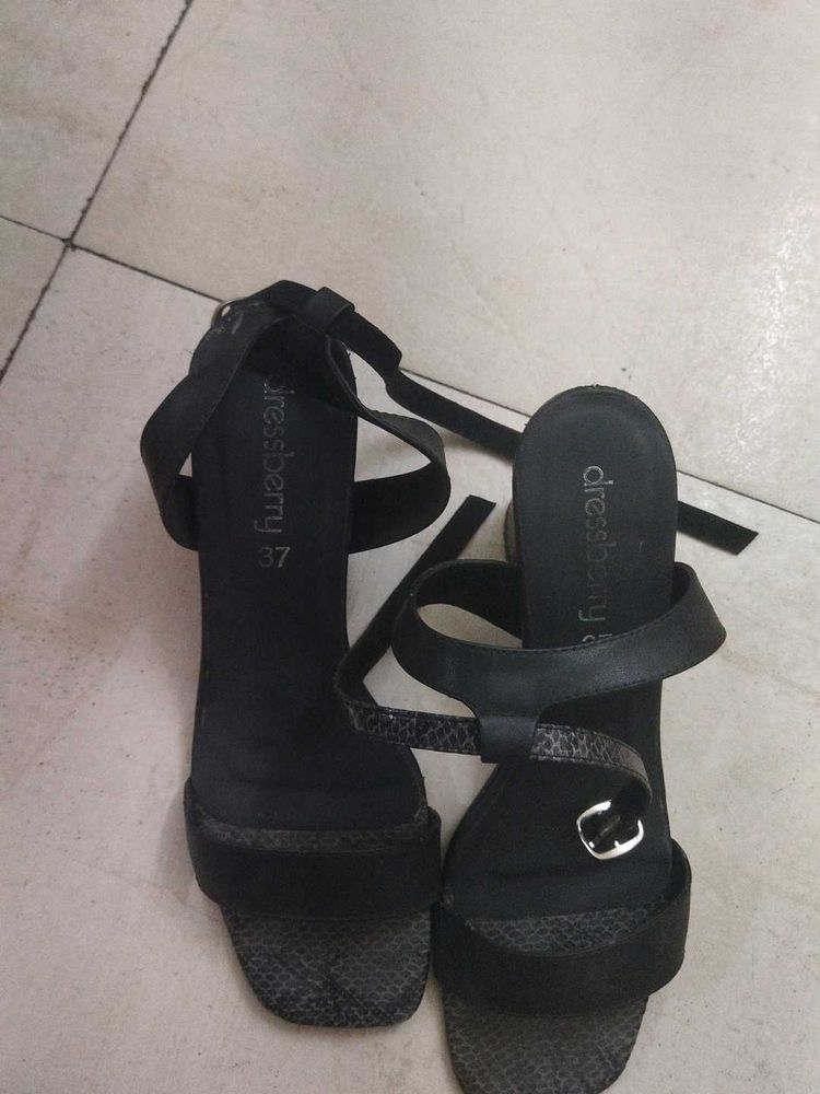 Dressberry Black Heels - Size 37