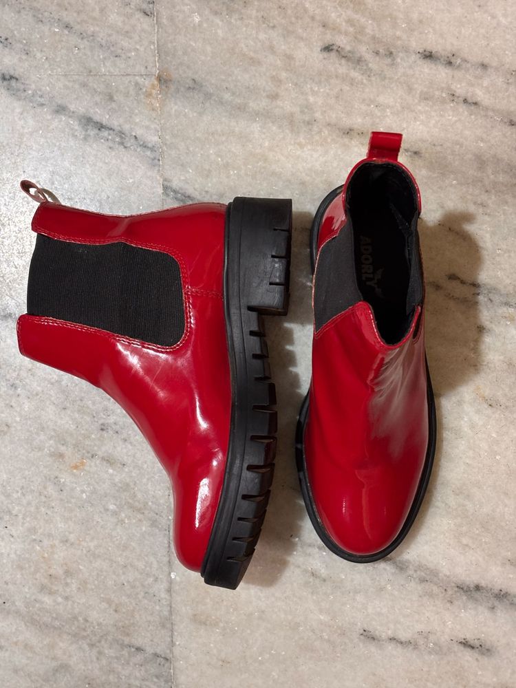red patent chelsea boots ❤️‍🔥 (FREE shipping)