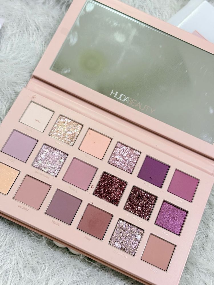 Huda Beauty Eyeshadow Palette