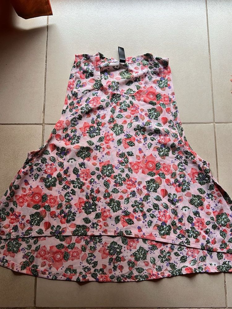 Beautiful Top-Floral For Beach Vibe