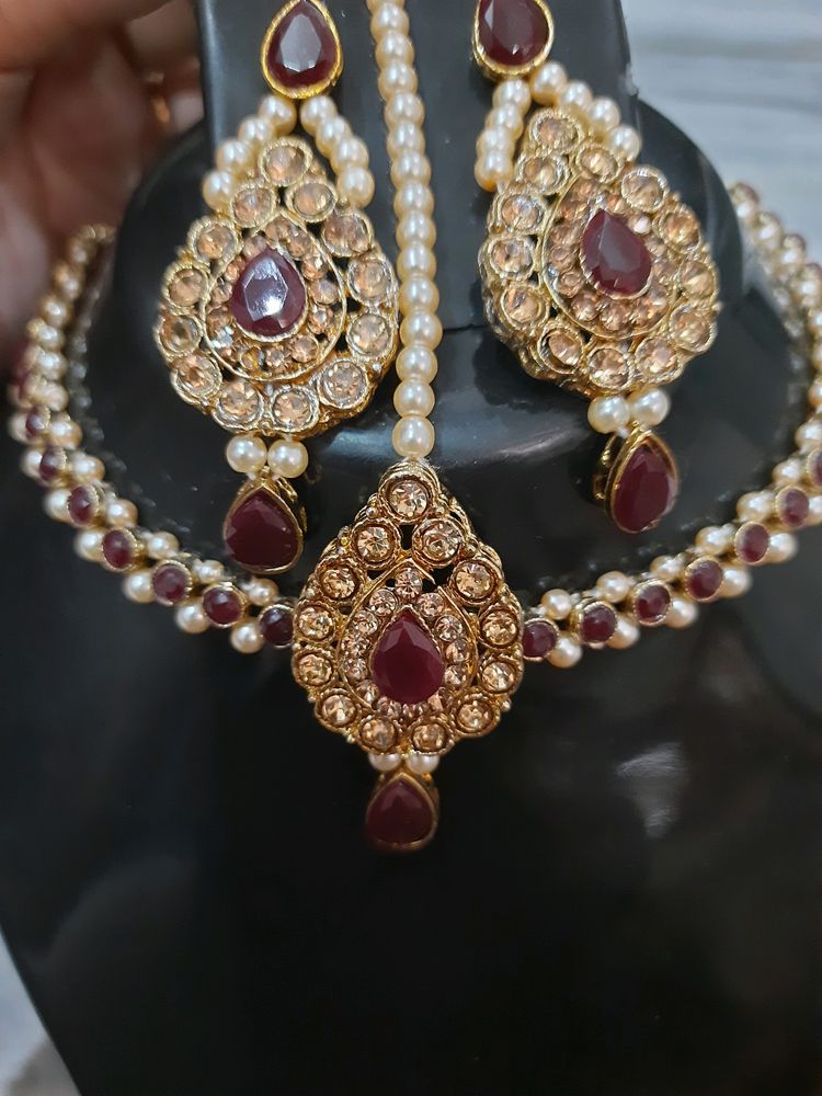 Maroon Set With Mangtika