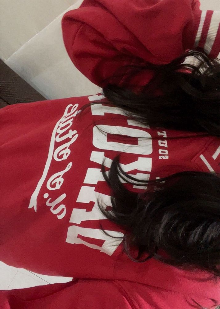 H&amp;M Red sweatshirt with Print🎀