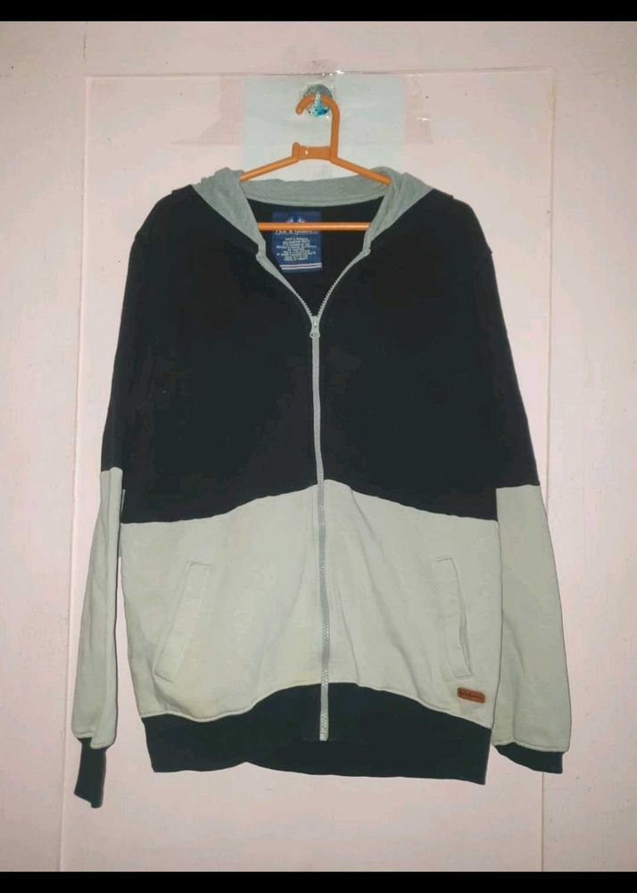 Mast N Garbour Hoodie Size L