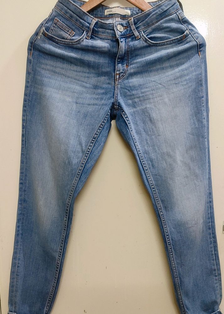 Stylish Zara Denim Jeans: Perfect for Casual Chic