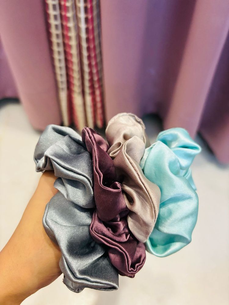 Set Of 4 Scrunchies