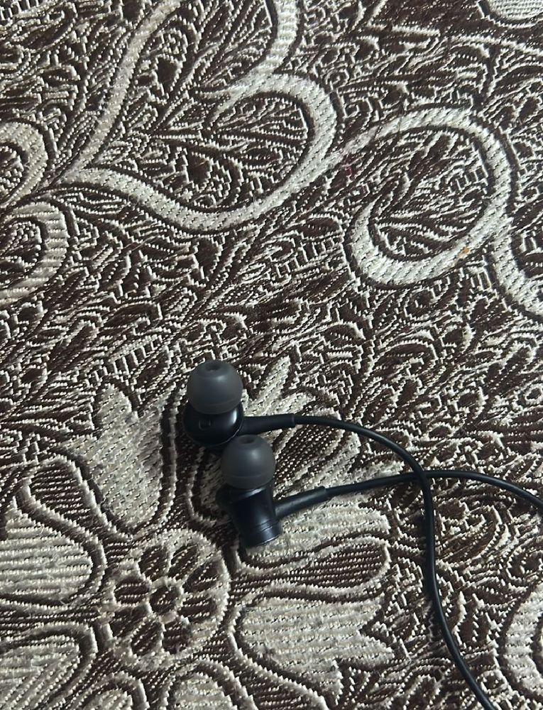 Mi Earphones And Zebronics Splitter For Iphone