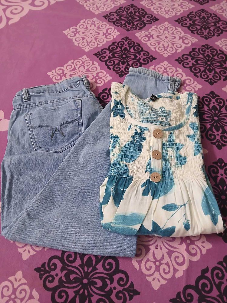 Floral Top &amp; Light Wash Jeans Set