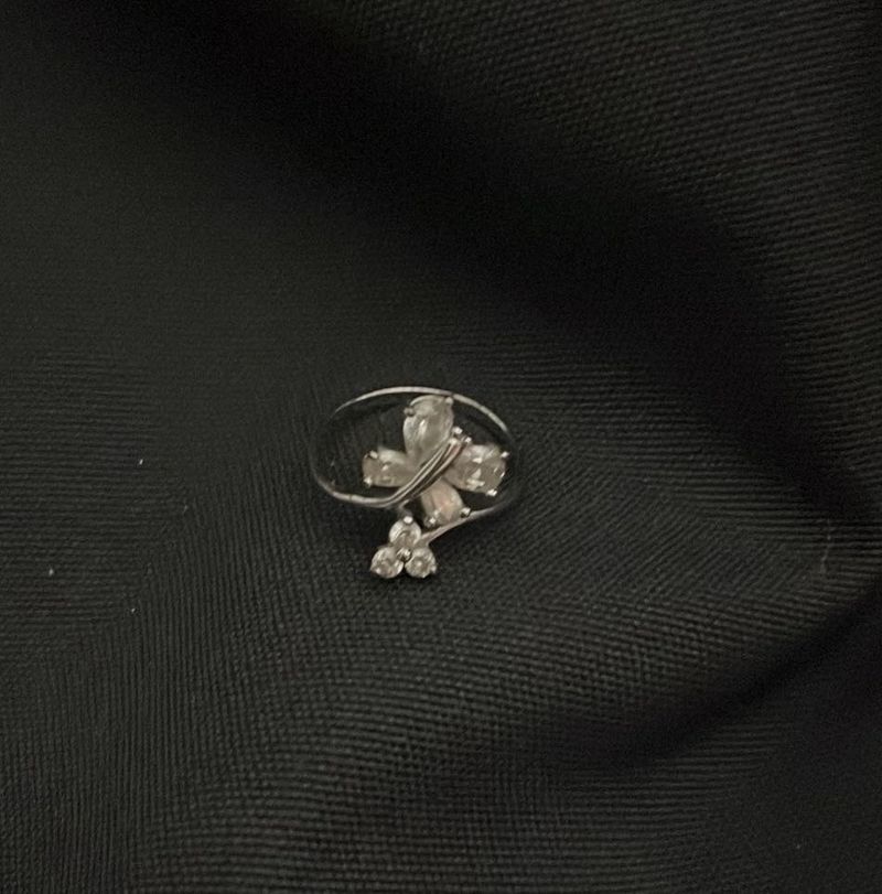 Elegant Silver Butterfly Ring