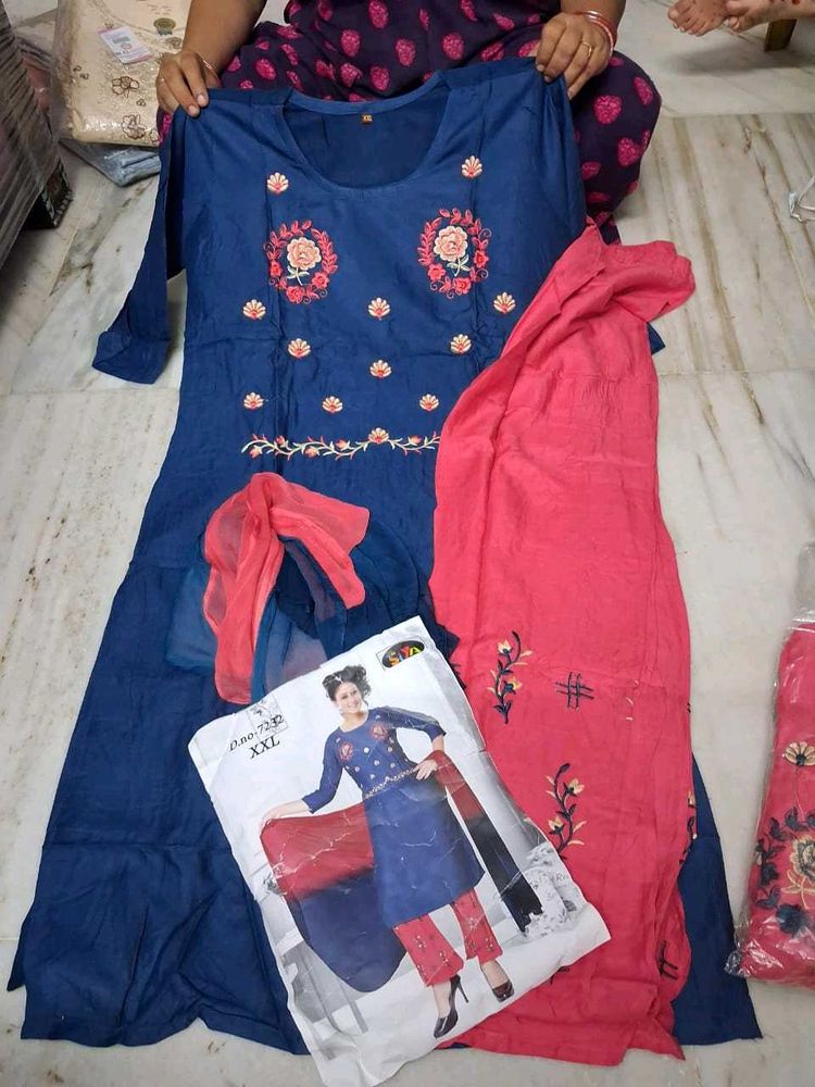 Embroidered Kurta Set M Size