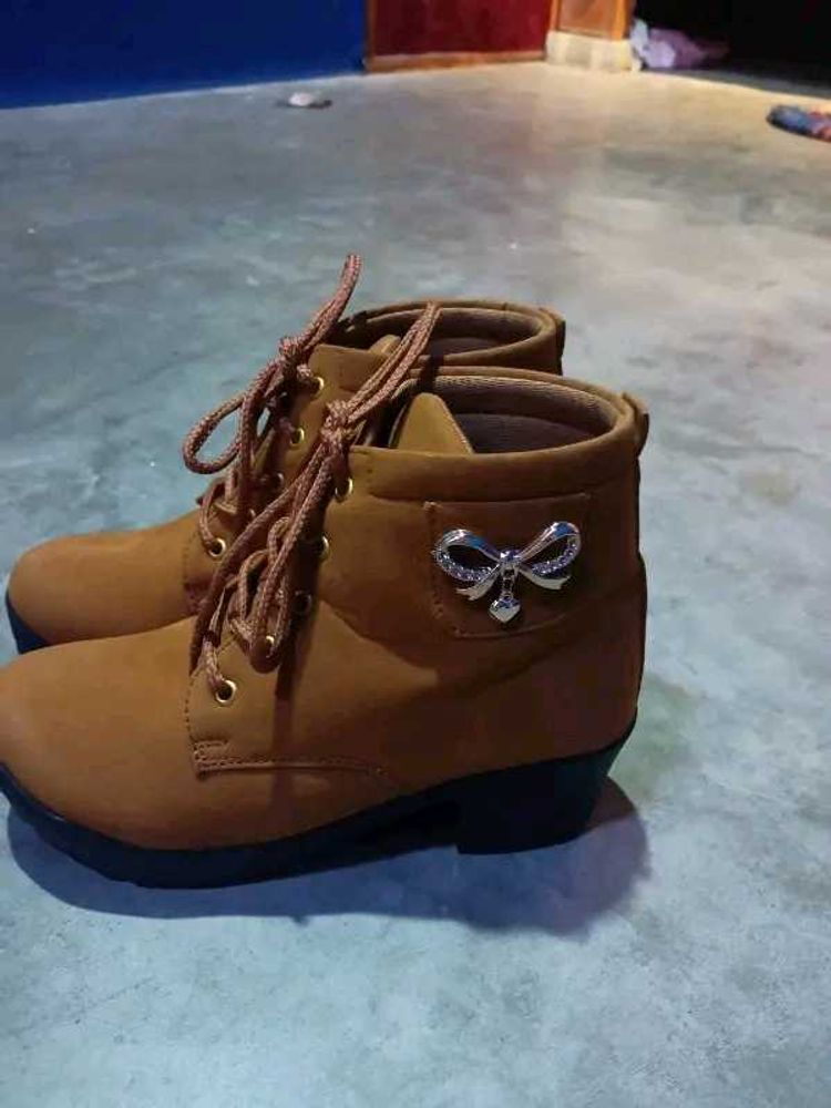 Light Weight Boots For Women